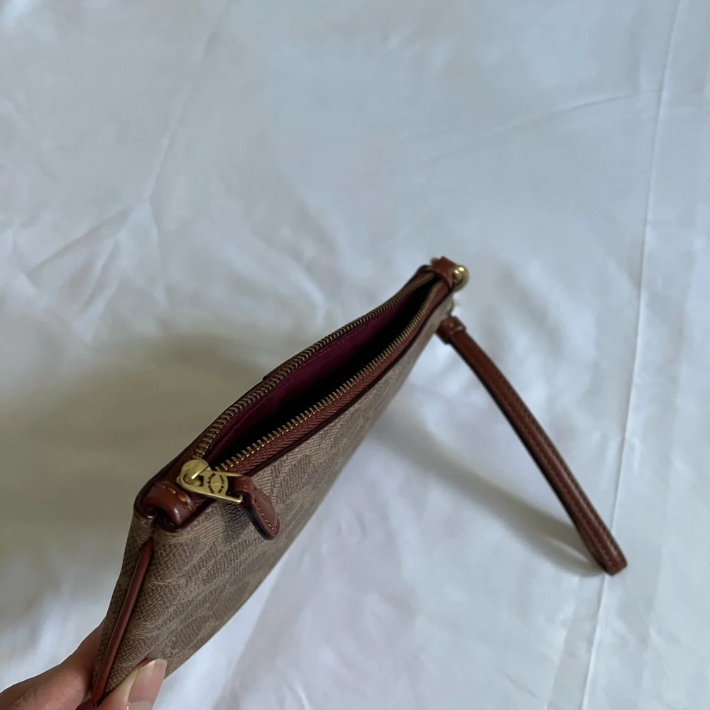 Coach Essential Small Wristlet Signature Canvas - Picture 6 of 6